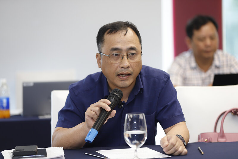Ông Trần Hoàng Phong góp ý về dự thảo. Ảnh: Khương Trung