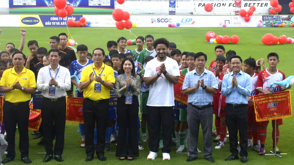El jugador Nguyen Xuan hijo asistio a la apertura de la sexta Copa de Television BRT en 2025. Foto: Truc Giang