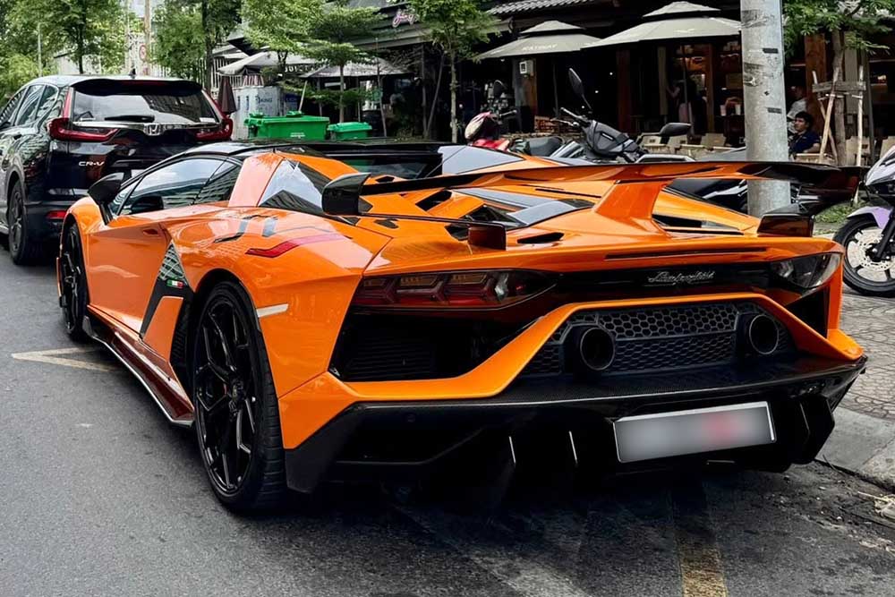 El raro Lamborghini Aventador SVJ Roadster aparece en las calles de la ciudad de Ho Chi Minh despues de mucho tiempo de ausencia. Foto: Phuong Ngo