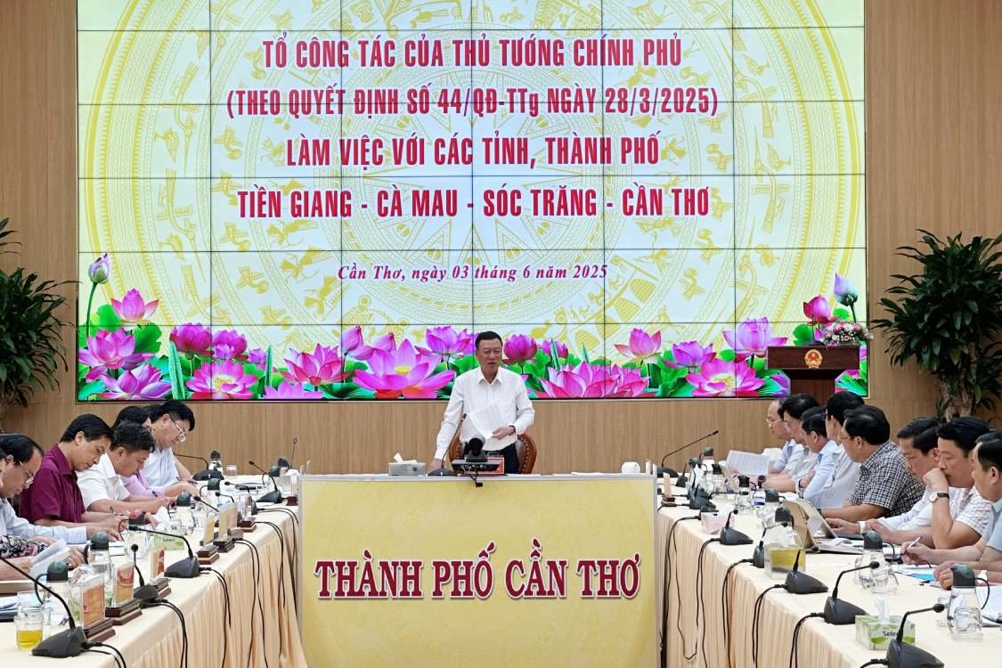 Quang canh buoi lam viec. Anh: Ta Quang