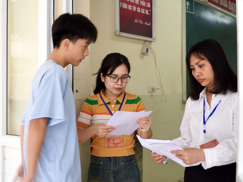 Students taking the 10th grade entrance exam in Hanoi in 2024. Photo: Van Trang