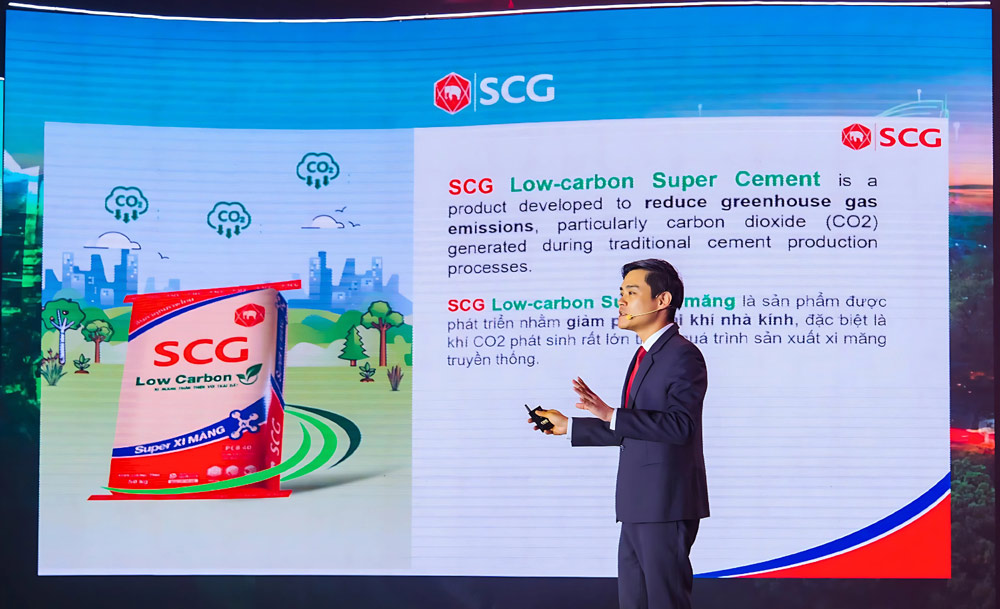 SCG Vietnam introduces new packaging for low-carbon cement products in the Central market. Photo: Provided by the enterprise