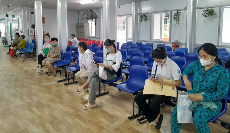 Vinh Long se centra en la prevencion y el control de Civi - 19 en las actividades de examen medico y tratamiento. Foto: Hoang loc