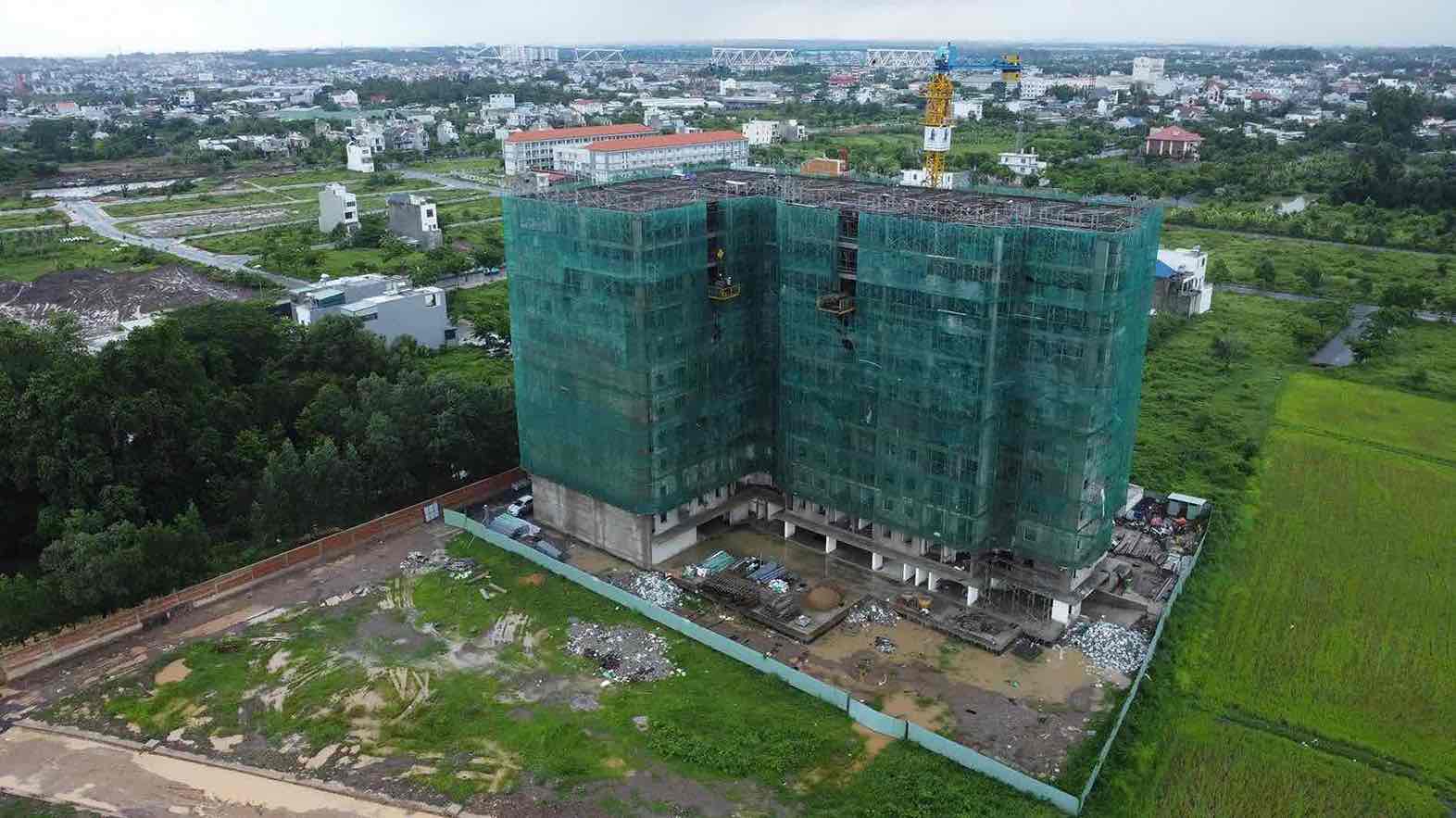 El techo de las casas sociales esta organizado para hogares en el proyecto de carretera Bien Hoa - Vung Tau. Foto: HAC