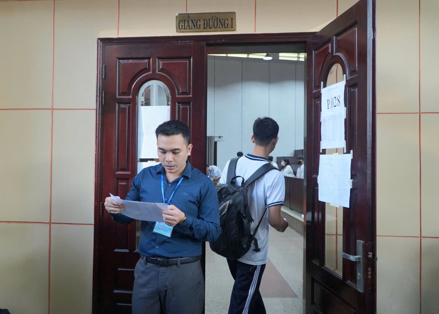 Candidates taking the Ho Chi Minh City National University's competency assessment exam in 2025. Photo: Chan Phuc