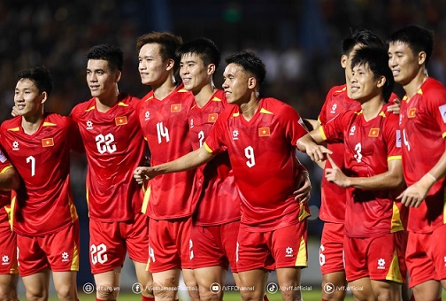 Hang cong tuyen Viet Nam lien tuc “sut me” truoc them tran dau voi tuyen Malaysia. Anh: VFF