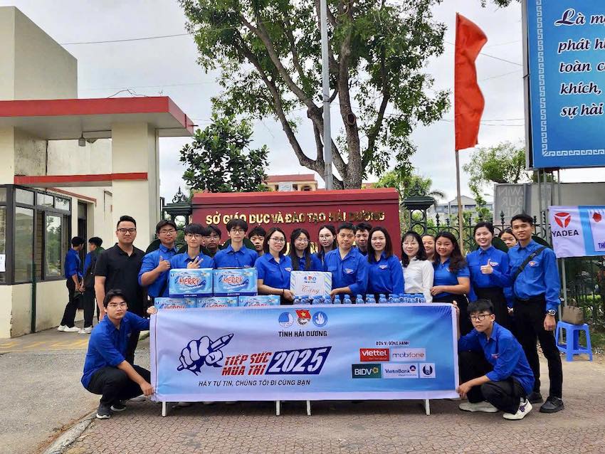 하이즈엉 청년돌격 의미 있는 간디 시험 응원. 사진: 하이즈엉 청년돌격