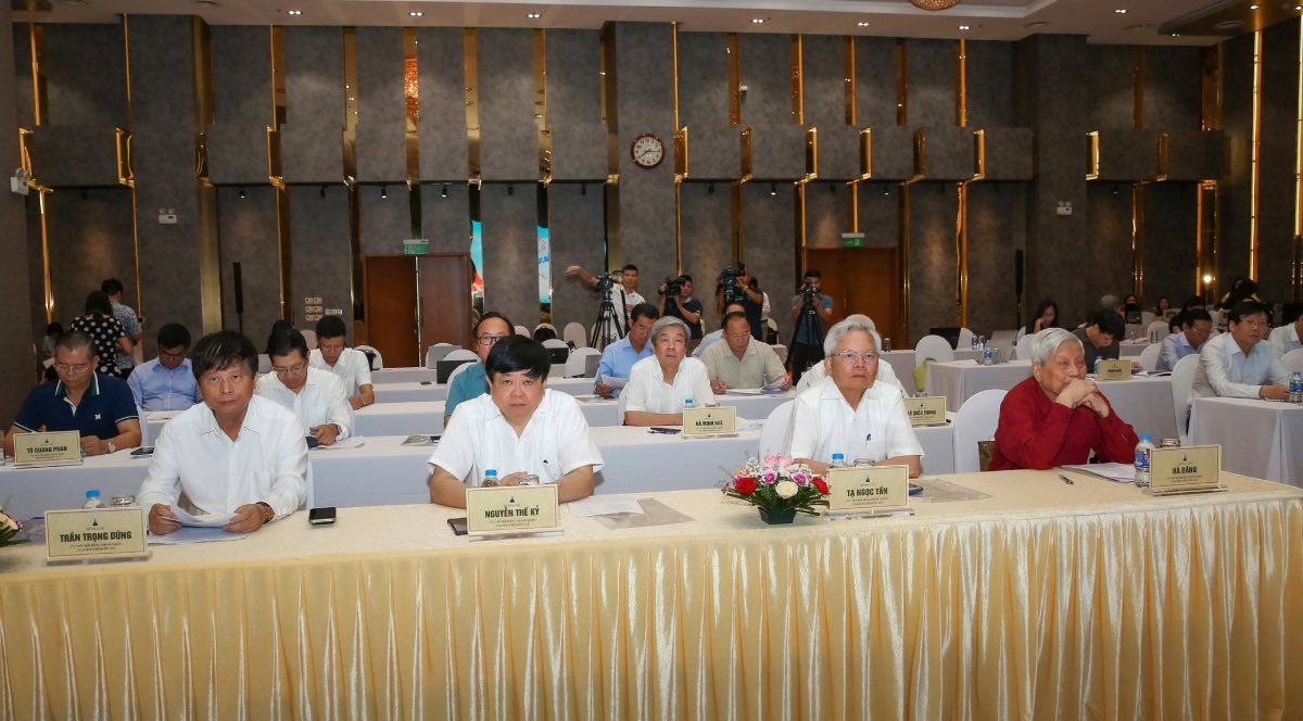 Toan canh hop Hoi dong chung khao Giai Bao chi Quoc gia lan thu XIX nam 2024. Anh: Son Hai