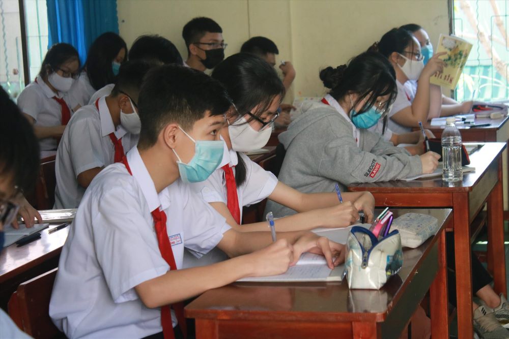 Nearly 53,000 poor students are exempted from tuition fees in Da Nang. Photo: Thuy Trang