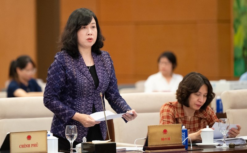 Minister of Health Dao Hong Lan said that the Ordinance stipulates that people are allowed to decide on the time of giving birth, the number of children and the distance between births. Photo: Pham Dong