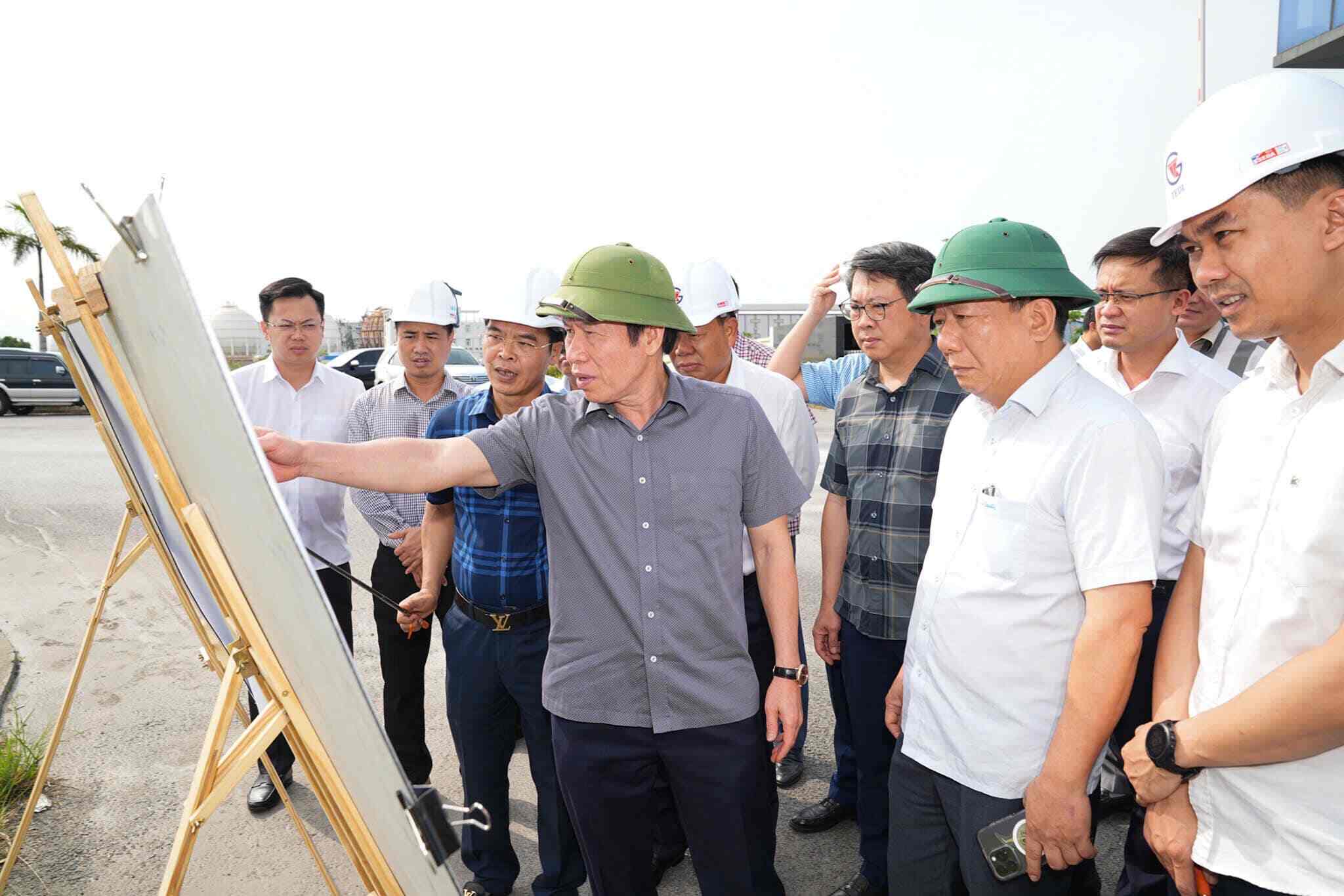 La secretaria del Partido de la Ciudad de Hai Phong, verifico el trabajo de autorizacion del proyecto. Foto: Portal de la ciudad