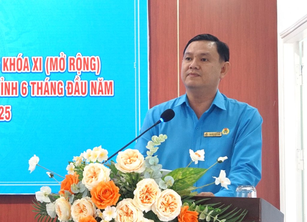 Ông Nguyễn Phúc Linh – Chủ tịch LĐLĐ tỉnh Bến Tre - phát biểu tại hội nghị. Ảnh: Bảo Phương