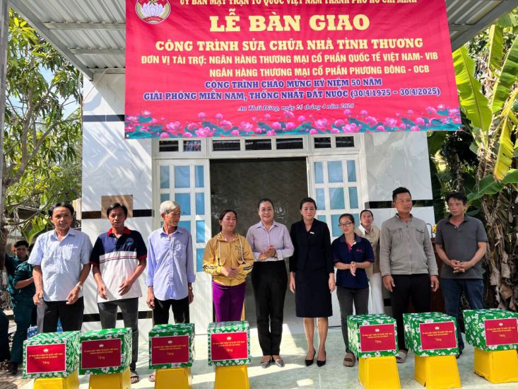 The Vietnam Fatherland Front Committee of Ho Chi Minh City handed over the charity house repair project in Can Gio district in April 2025. Photo: Vu Hoang