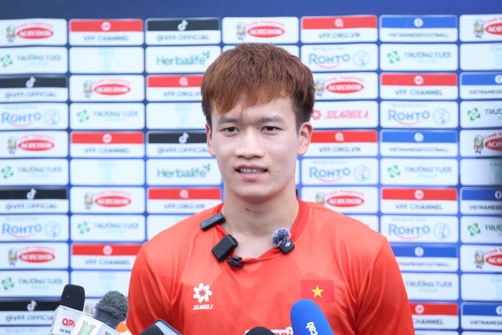 El mediocampista Hoang Duc hablo sobre la ausencia de Cong Phuong en Vietnam.