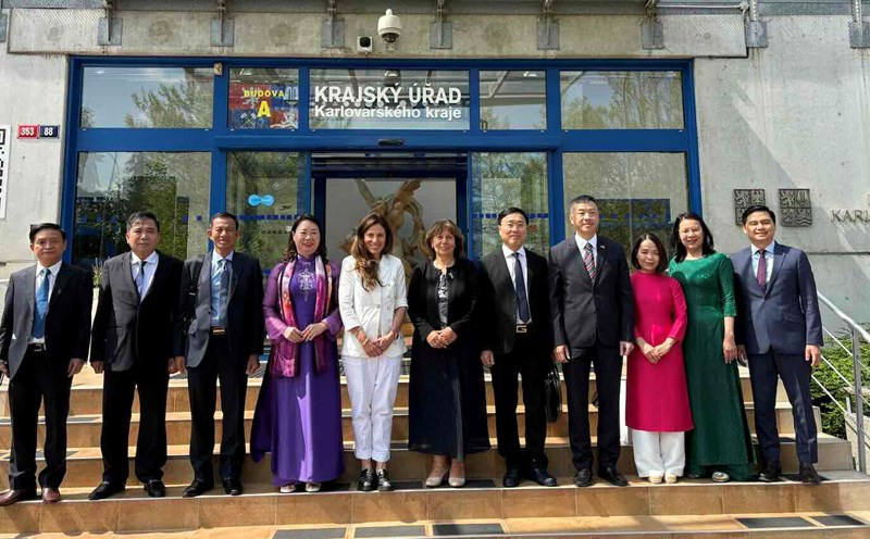 Quang Binh promotes tourism promotion and investment promotion in the Czech Republic. Photo: Thanh An