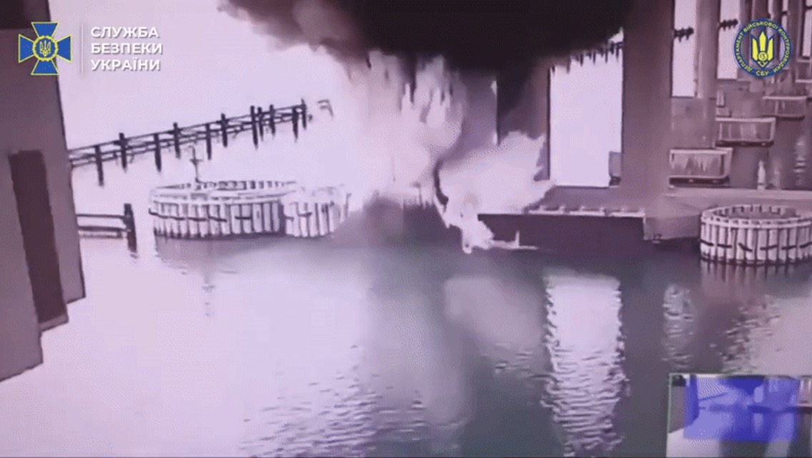The moment the Crimea Bridge was attacked. Source: Ukrainian Security Service SBU