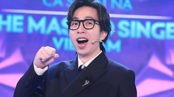 Streamer ViruSs. Anh: Nha san xuat Ca si mat na