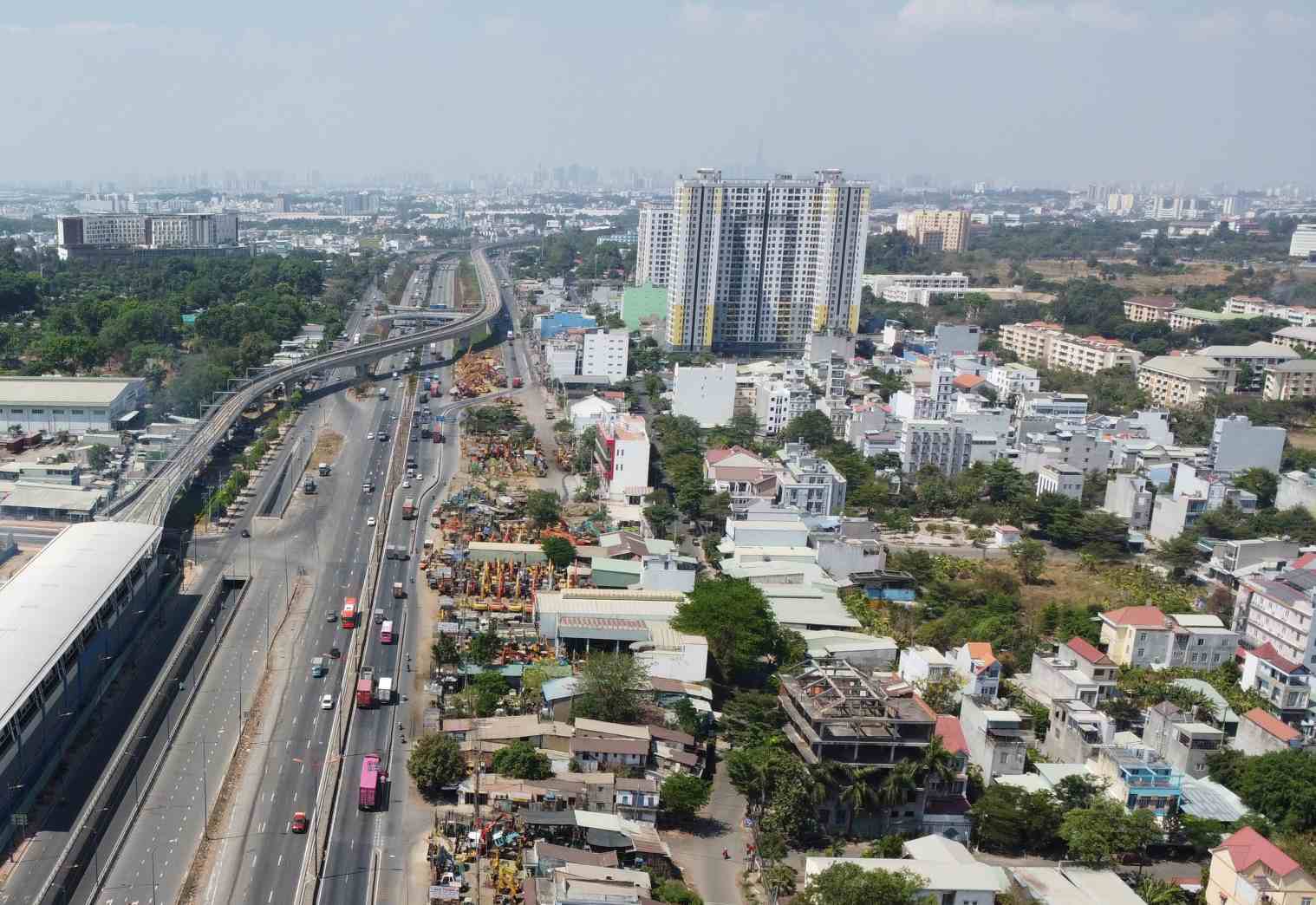 El Comite Popular de la Provincia de Binh Duong aprueba el precio de la tierra para calcular las obligaciones financieras para el proyecto de apartamentos Binh Thang. Foto: Dinh Trong