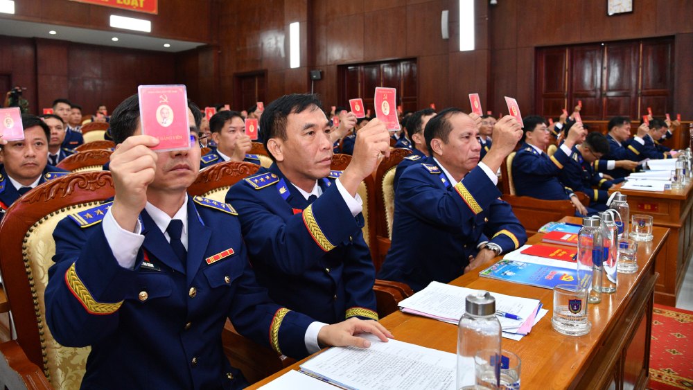 Cac dai bieu bieu quyet thong qua nghi quyet Dai hoi. Anh: BTL Vung CSB4