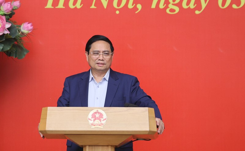Politburo member and Prime Minister Pham Minh Chinh chaired a meeting of the Government Standing Committee on the draft Resolution of the Government on the scope and subjects of regular expenditure savings in the state budget estimate for 2025. Photo: VGP/Nhat Bac