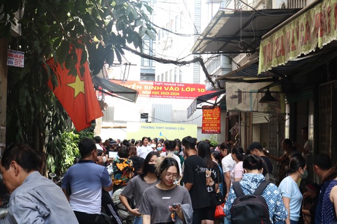 24h Education: Establishing more public schools, Hanoi will have more than 1,500 classes for grade 10. Photo: Tra My