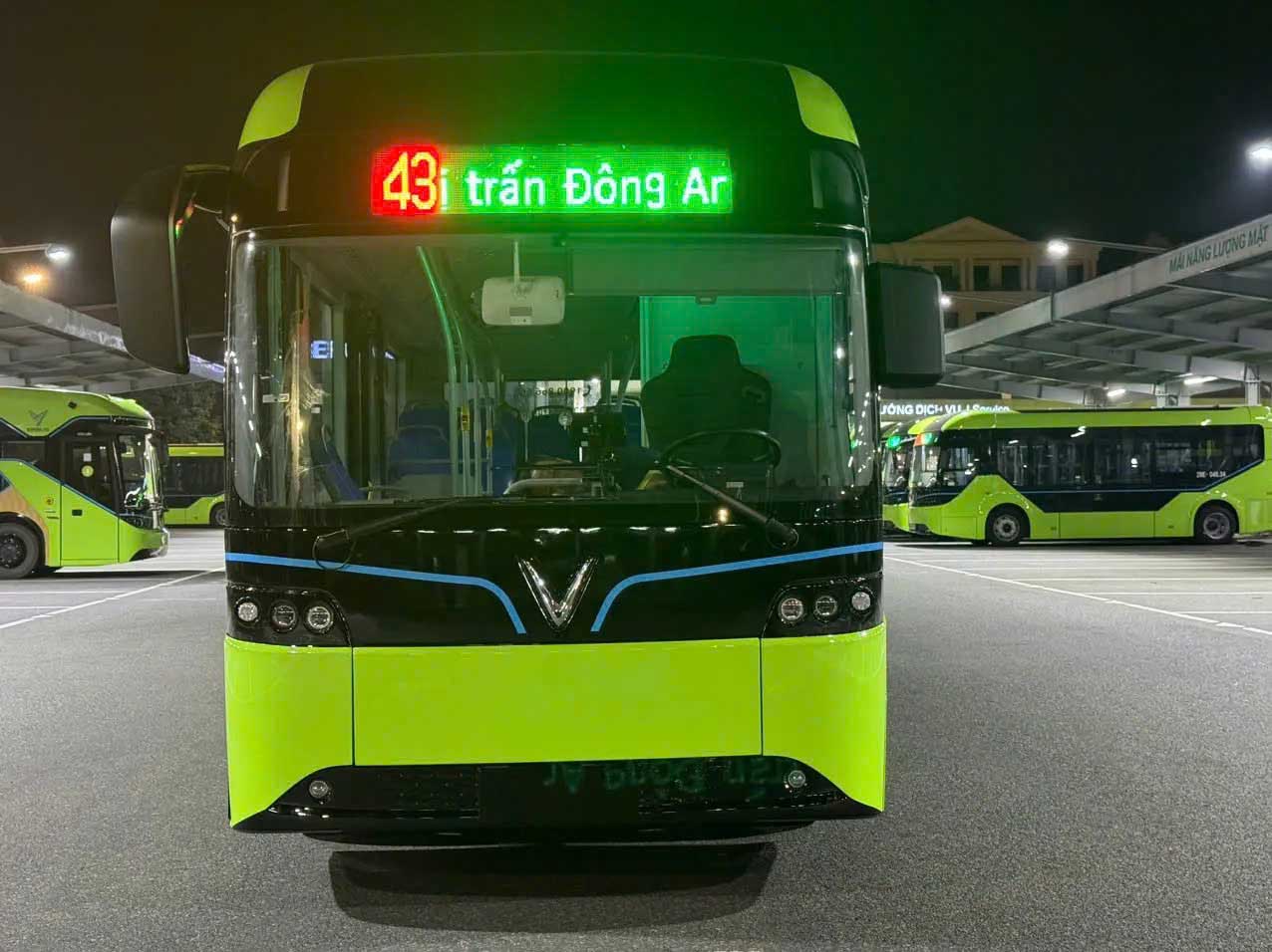 Tuyen buyt dien so 43 chinh thuc van hanh tu hom nay (5.6). Anh: Pham Van