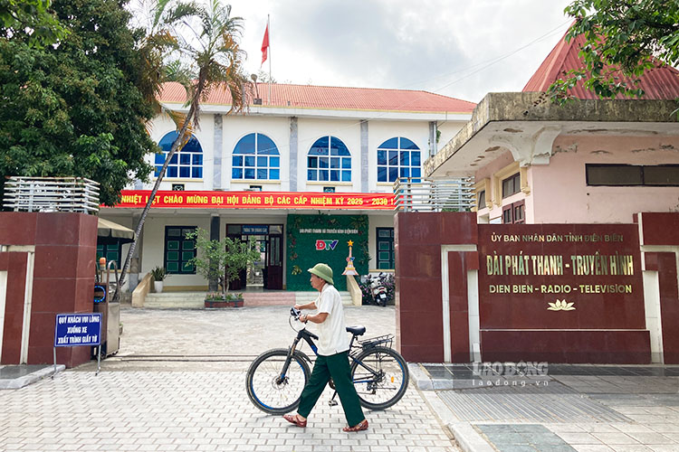 After the merger, Dien Bien Phu Newspaper has 7 professional departments, 133 positions. Photo: Quang Dat