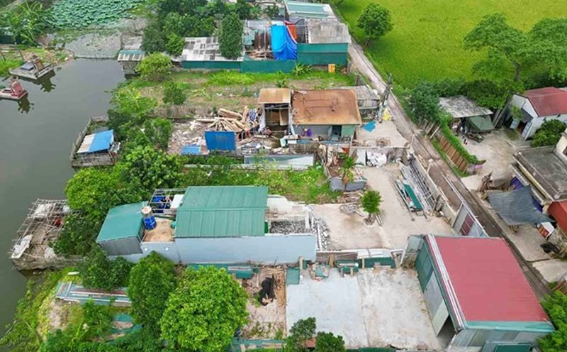Building a house on agricultural land without papers, people should note that the case is still granted a red book. Photo: Huu Chanh