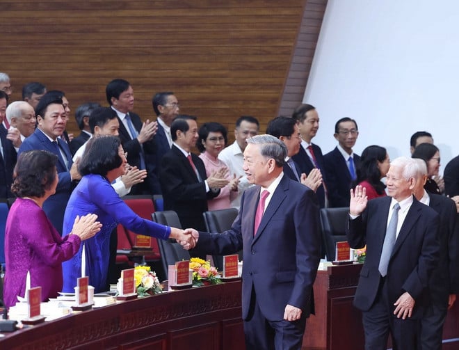 The General Secretary attended the announcement ceremony of Resolutions on the merger of administrative units in Ho Chi Minh City. Photo: VNA