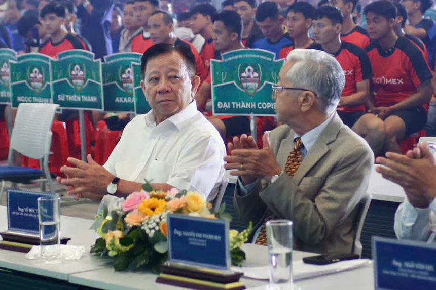 Chu tich Hoi dong Quan tri Becamex IDC Nguyen Van Hung ki vong vao luc luong tre cua cau lac bo Binh Duong. Anh: Thanh Vu
