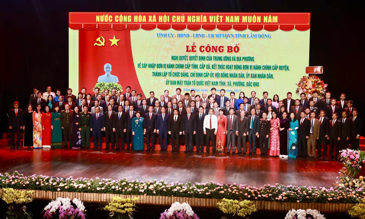 Ban Chấp hành Đảng bộ tỉnh Lâm Đồng (mới) ra mắt. Ảnh: Duy Tuấn 
