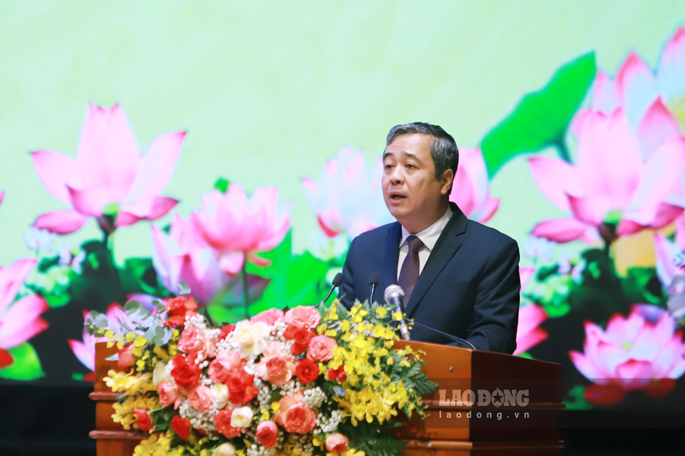 응오동하이(Ngo Dong Hai) 씨 - 당 중앙집행위원회 위원 중앙선전교육민중동원위원회 부위원장 정치국 결정 284호 시행 지원 실무단 단장 - 잘라이(Gia Lai)성 당위원회 설립 결정 발표. 사진: 호아이프엉(Hoai Phuong)