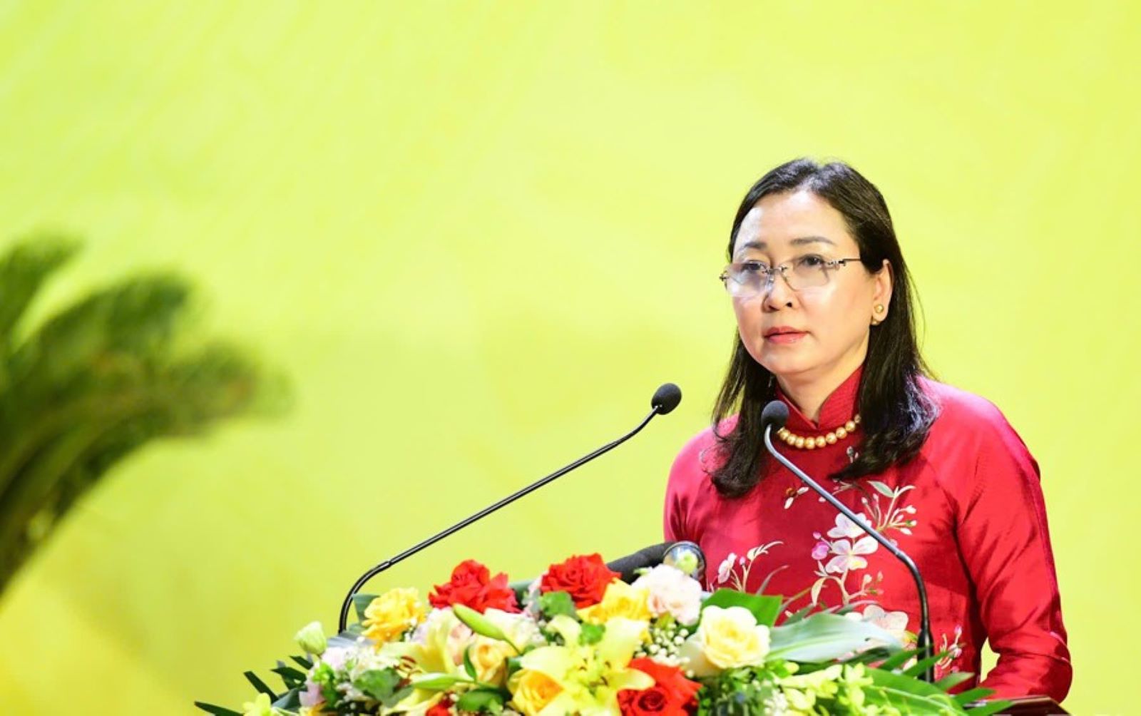 Dong chi Dinh Thi Lua, Pho Bi thu Thuong truc Tinh uy Ha Nam cong bo cac Quyet dinh cua ba tinh doi voi sap nhap xa, phuong. Anh: T.L