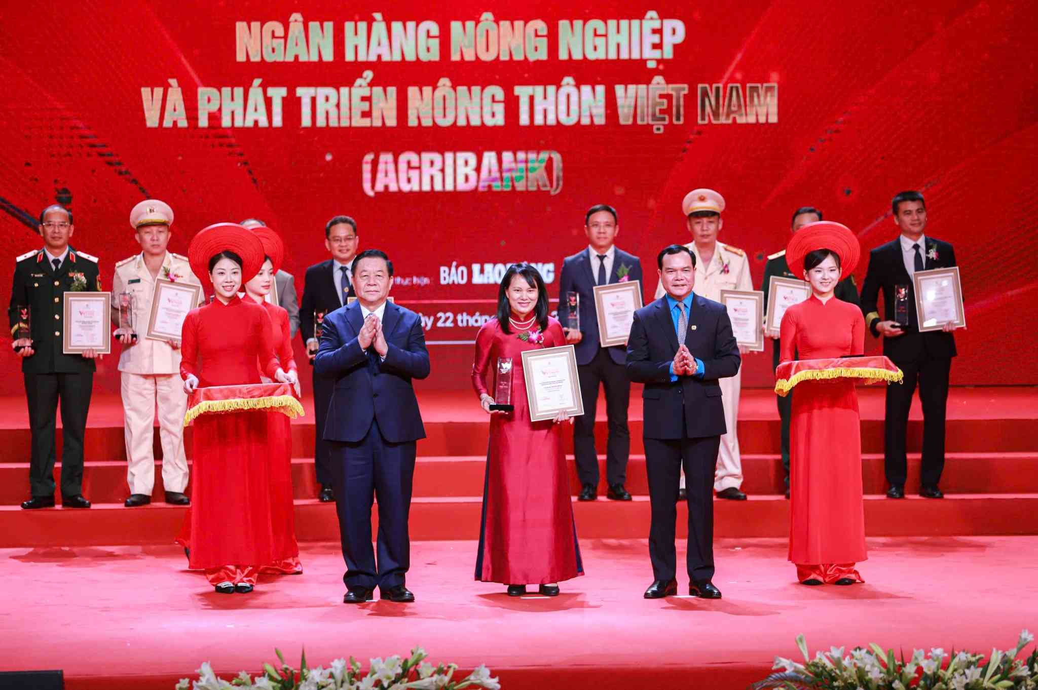 Agribank duoc vinh danh tai Chuong Trinh “Vinh Quang Viet Nam” 2025. Anh: Phan Anh