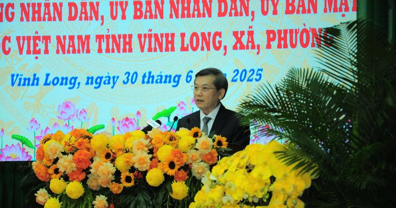 Le Minh Tri 중앙당 비서이자 최고인민법원장이 행사에서 연설하고 있습니다. 사진: Hoang Loc