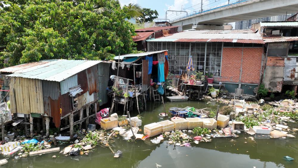 Scene urbaine de Ho Chi Minh-Ville gravement polluee bientot relancee apres de nombreuses annees d'attente
