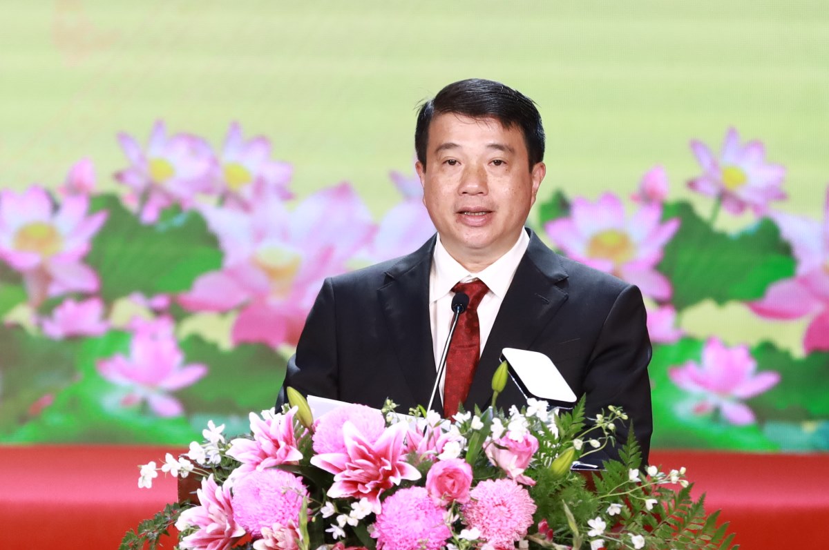 Bi thu Tinh uy Lam Dong - Y Thanh Ha Nie Kdam phat bieu tiep thu y kien chi dao cua lanh dao Dang, Nha nuoc. Anh: Duy Tuan 