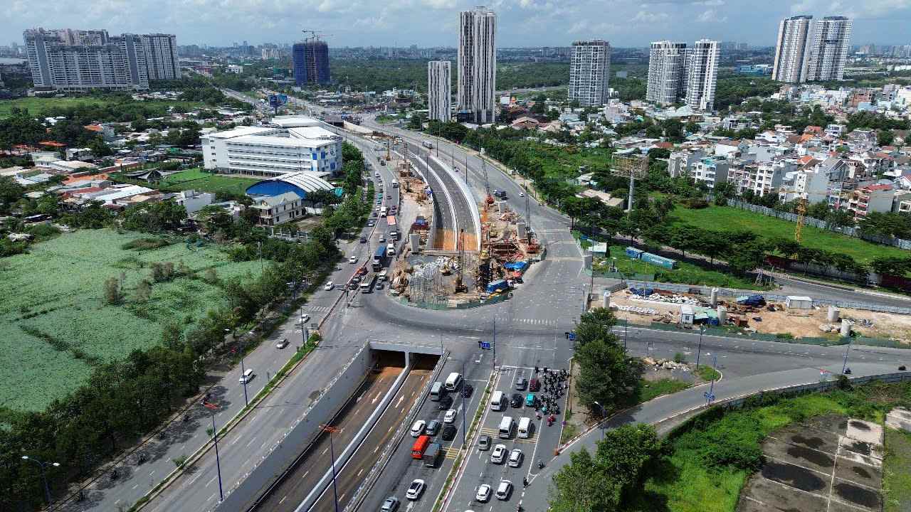 Ham chui HC1 thuoc du an nut giao An Phu thong xe trua ngay 30.6. Anh: Anh Tu