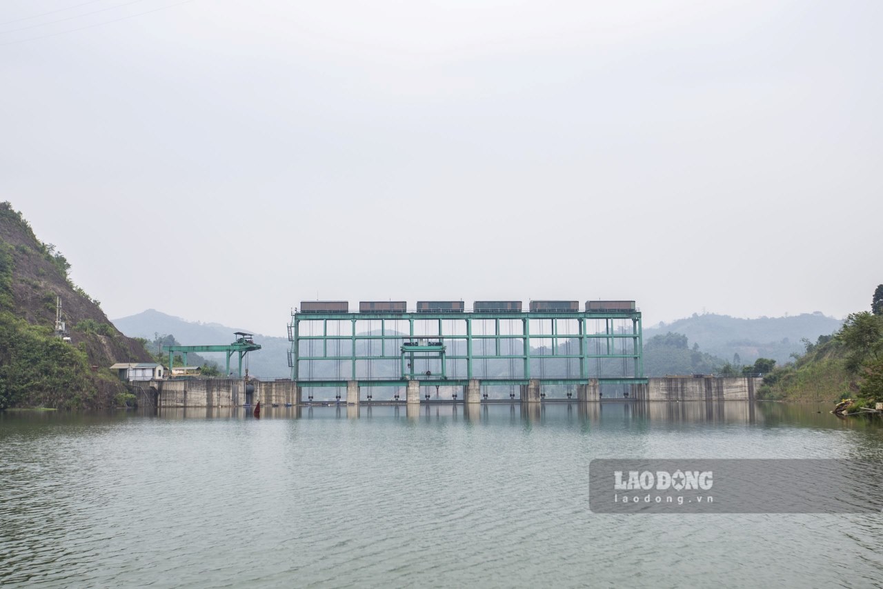 Ouverture de la cascade de Thac Ca lieu de la centrale hydroelectrique de Dong Sung. Photo : Tran Anh.