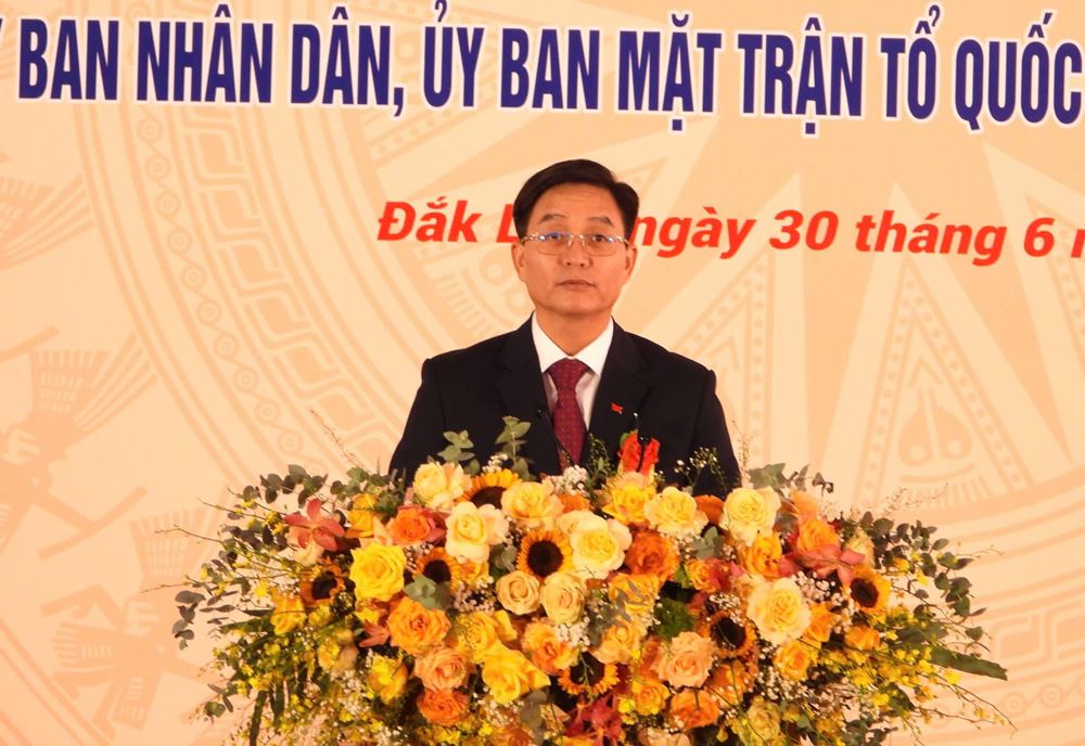 Bi thu Tinh uy Dak Lak moi Nguyen Dinh Trung phat bieu tai buoi le. Anh: Bao Trung