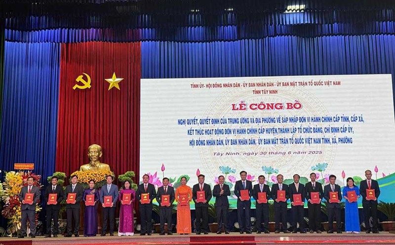 Tay Ninh completes personnel at the commune and ward levels. Photo: Hoang Tho