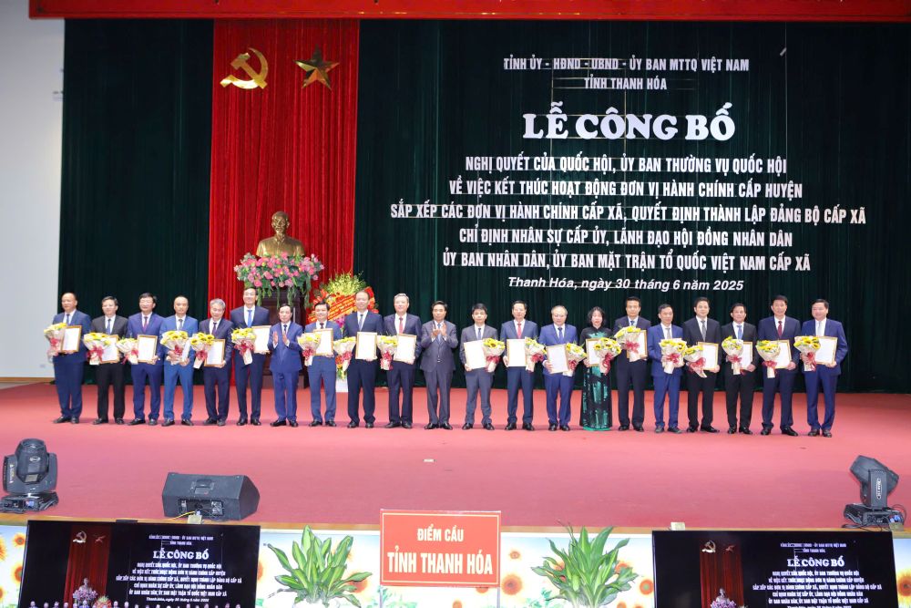 Le cong bo ve sap nhap don vi hanh chinh moi,