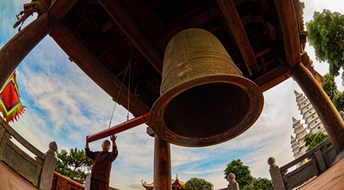 Bao Hai Linh Thong Tu (Ha Long) se cu chuong vao dung 6h sang 1.7
