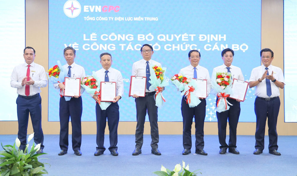 中部電力総公社(EVNCPC)は、行政単位の合併に基づいて、6つの新しい電力会社を設立する決定を発表しました。写真:Ngoc Thach