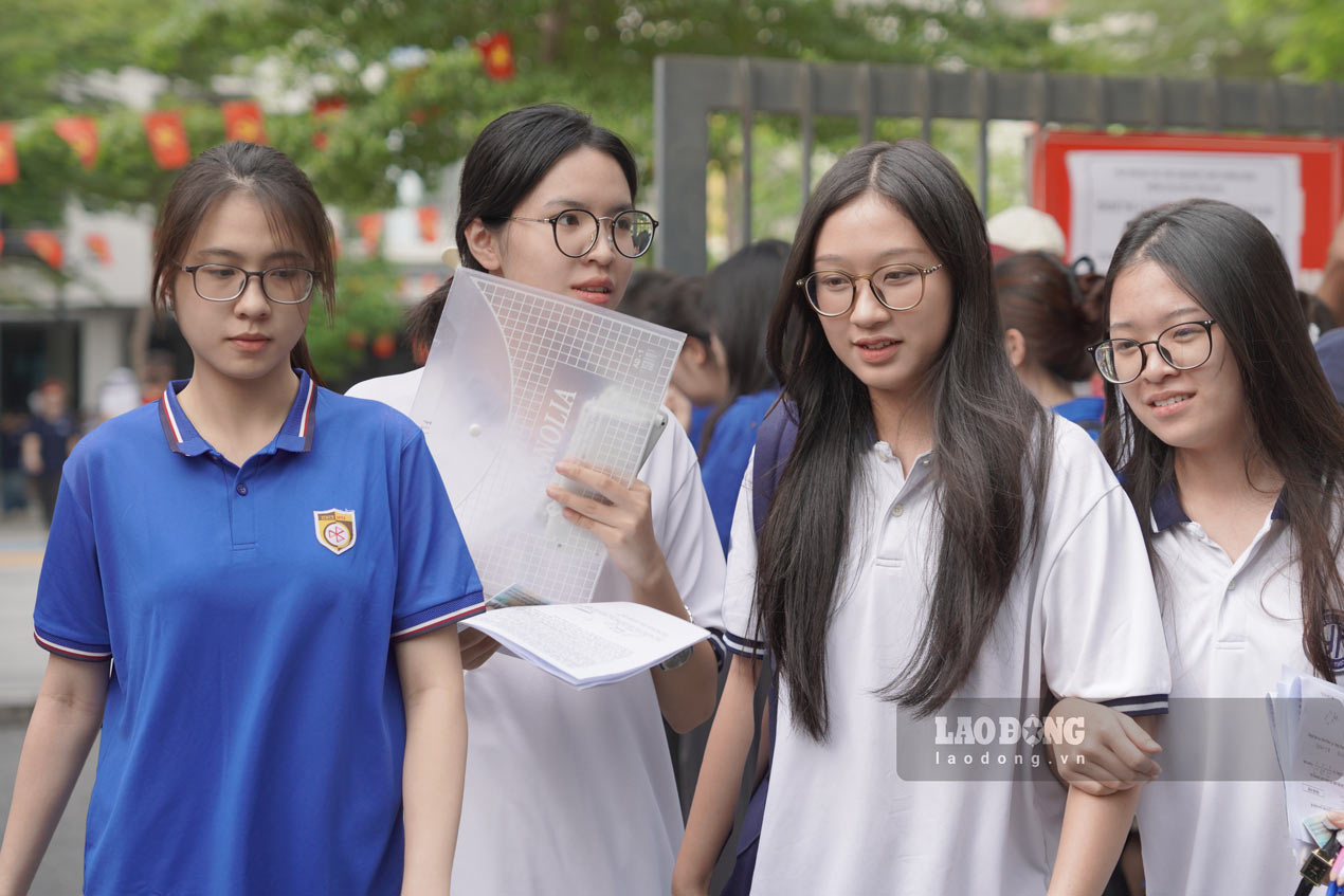 Predicting fluctuations in university admission scores in 2025