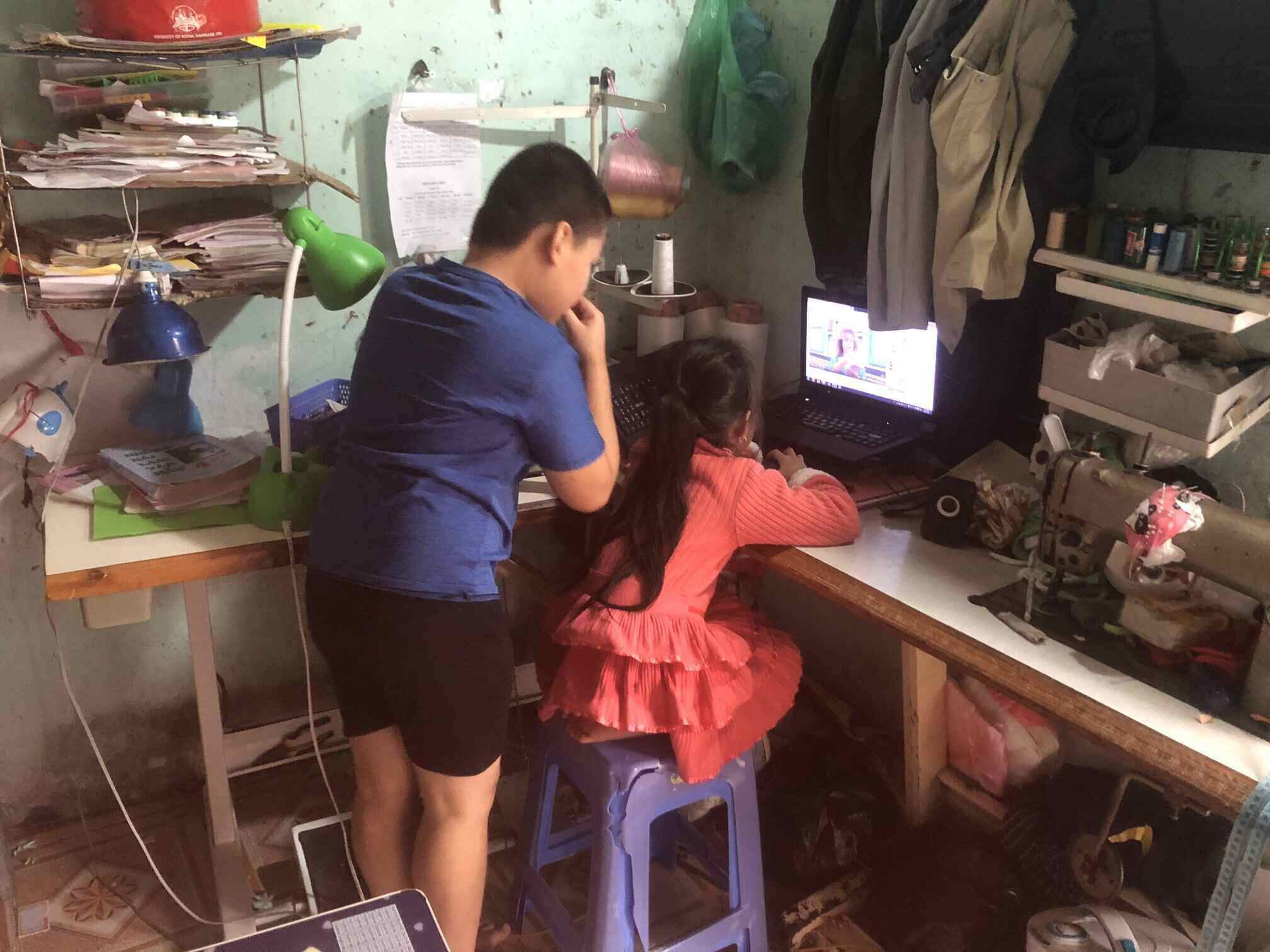 Sans se soucier des frais de scolarite les ouvriers peuvent investir dans une education de meilleure qualite pour leurs enfants. Photo : Minh Huong.