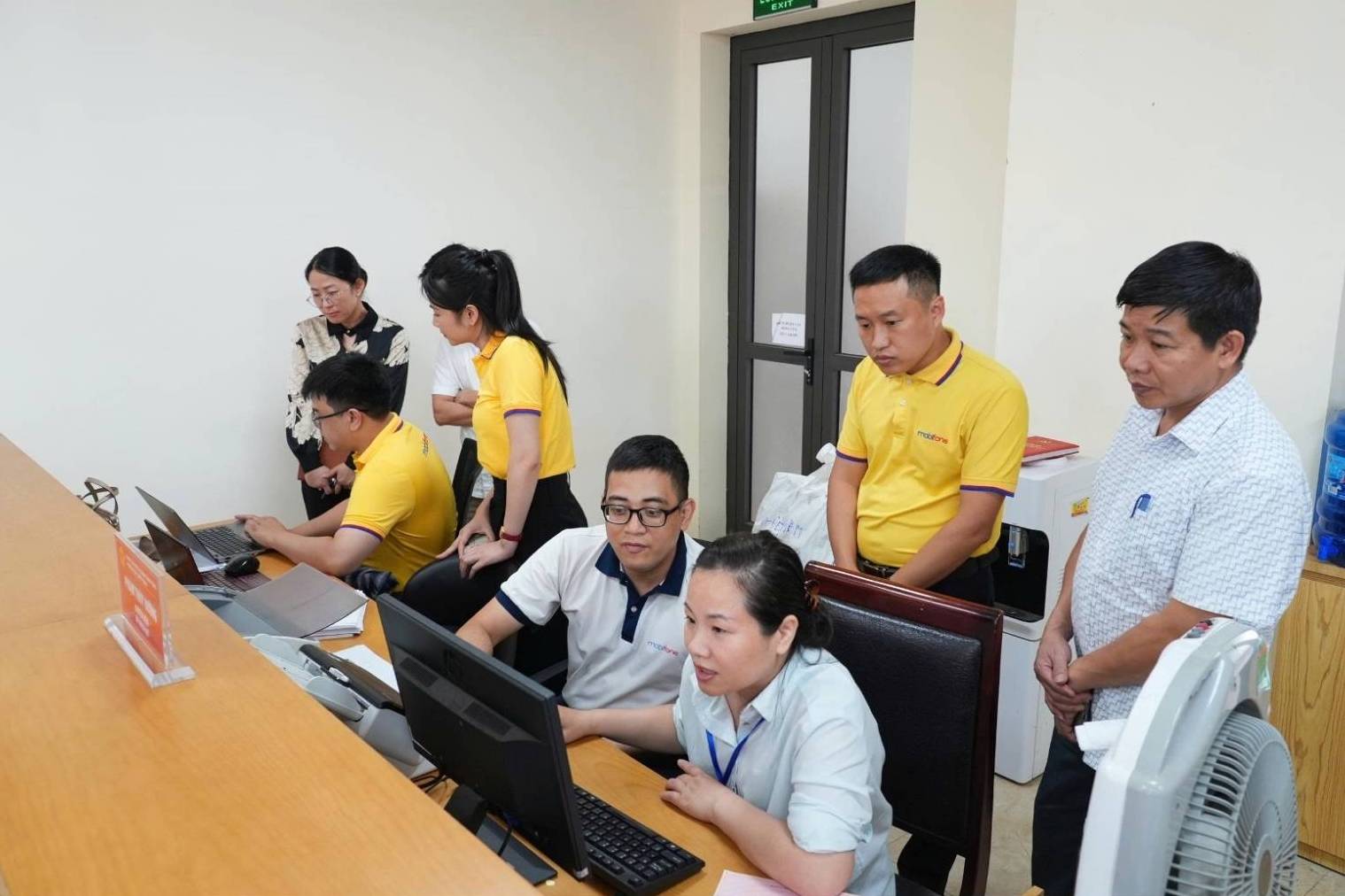 Can bo MobiFone trien khai dao tao, tap huan van hanh he thong thong tin giai quyet thu tuc hanh chinh tai Tinh Thai Nguyen.