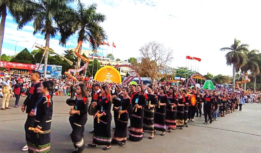 닥락은 새로운 시대에 온 나라가 도약하기 위해 모든 도전을 극복하겠다는 결의를 다지고 있습니다. 사진: Dinh Tien