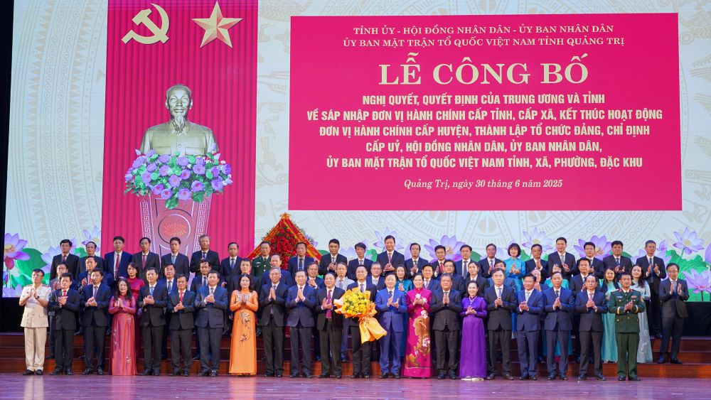 Ban chap hanh Dang bo tinh Quang Tri moi ra mat nhan nhiem vu. Anh: Hung Tho