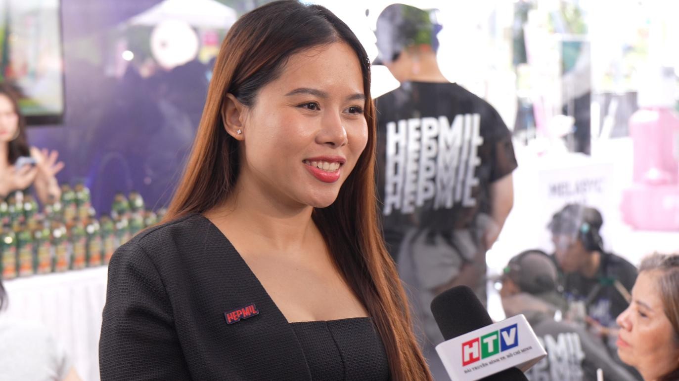 Niki Nguyen - dai dien Hepmil Viet Nam chia se voi kenh HTV9 tai su kien TikTok Beauty Fest 2025. Anh Hepmil
